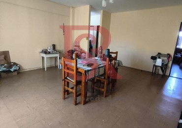 LP - VENTA! Amplio departamento 4 ambientes en Berazategui