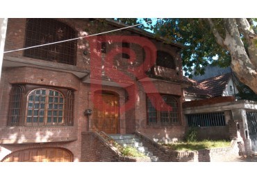 LP - Venta hermosa casa estilo tradicional de 5 ambientes en Barrio Parque, Bernal