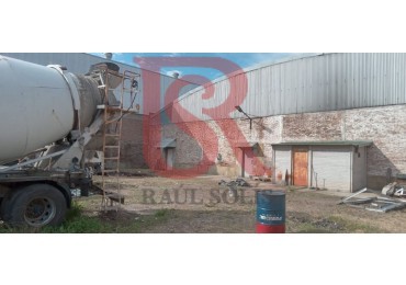 LP - Alquiler gran galpon con nave a metros del acceso en Villa Dominico