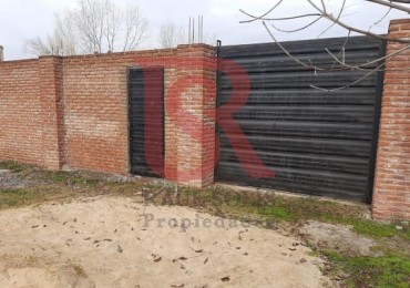 AZ- APTO CREDITO en GENERAL RODRIGUEZ. LOTE con CONSTRUCCION