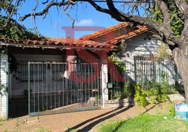 LP - venta hermosa casa con patio y parrilla a metros de la estacion de Don Bosco