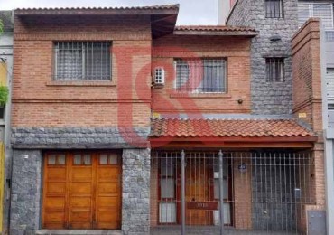 LP - RETASADA Hermosa casa 4 ambientes con quincho, pileta y garaje en Quilmes centro