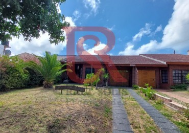 AV- Amplia casa en venta a pocas cuadras del mar 