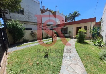 GZ - Casa tres ambientes Excelente  Estado  cochera 